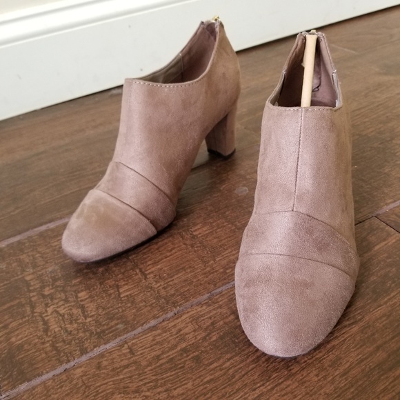 NEW A2 by Aerosoles 6th Avenue bootie taupe 6W - Picture 2 of 6